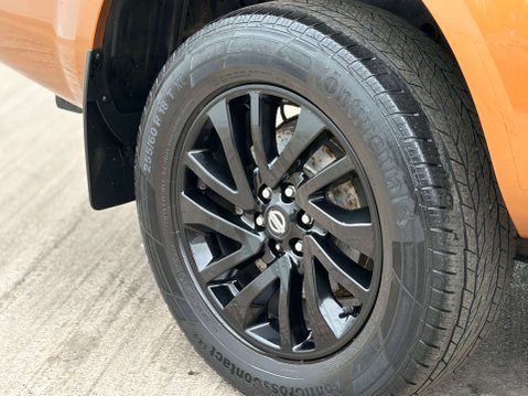 Nissan Navara 2.3 Navara Tekna dCi Auto 4WD 5dr 7