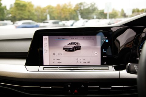 Volkswagen Golf LIFE TSI 24