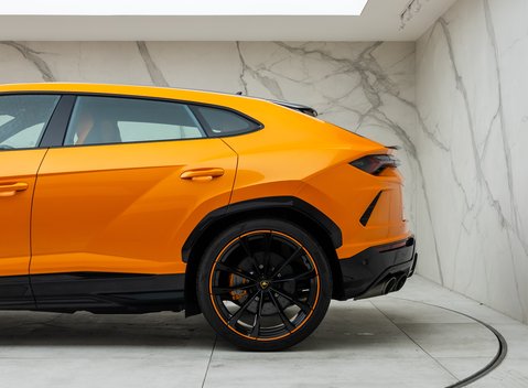 Lamborghini Urus Pearl Capsule 34