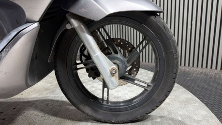 Honda PCX 2011 38K RUNNING PROJECT SCOOTER SPARES OR REPAIR 125CC 13
