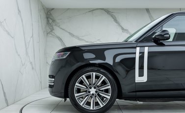 Land Rover Range Rover P460e Autobiography LWB 33