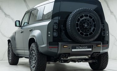 Land Rover Defender 110 OCTA EDITION ONE 10