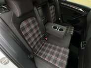 Volkswagen Golf GTI PERFORMANCE TSI DSG 54