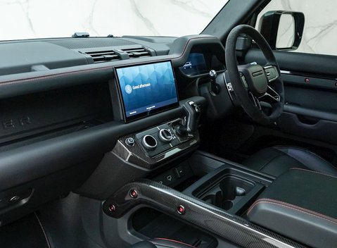 Land Rover Defender 110 V8 P525 URBAN XRS 19