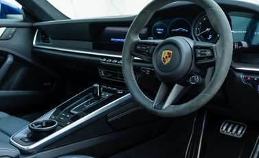 Porsche 911 Carrera 4S (992) 10