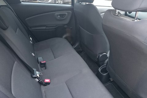 Toyota Yaris VVT-I DESIGN.. 1 PREVIOUS KEEPER.. £35 ROAD TAX.. 8 SERVICES.. 13