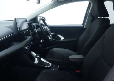 Toyota Yaris 1.5 Yaris Design HEV CVT 5dr 44