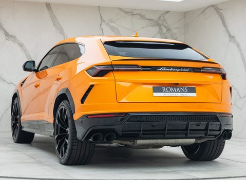 Lamborghini Urus 4