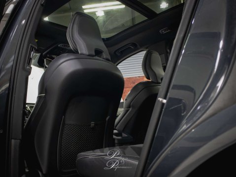 Volvo XC90 2.0 XC90 R-Design D5 PowerPulse AWD Auto 4WD 5dr 26