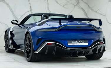 Aston Martin V12 Vantage Roadster 6