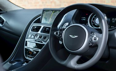 Aston Martin DB11 V8 11