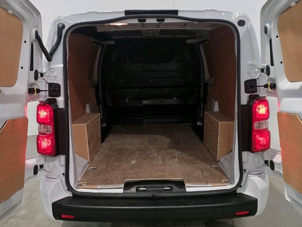 Vauxhall Vivaro VIVARO L2 DIESEL 3100 2.0d 145PS Pro H1 Van 11