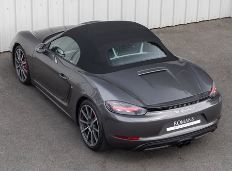 Porsche 718 Boxster S 10