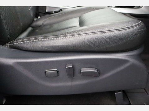Nissan Navara 2.3 Navara Tekna dCi Auto 4WD 5dr 16