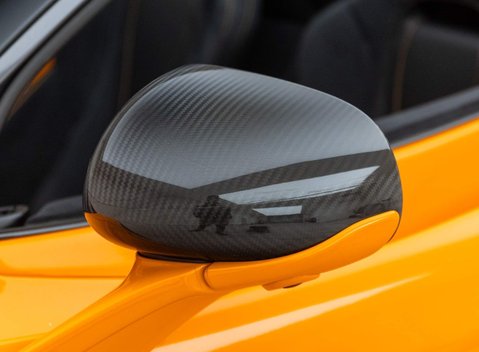 McLaren 720S Spider Peformance 37