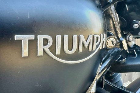 Triumph Bonneville 1.2 Bonneville Bobber Black 18