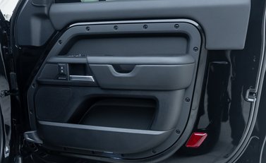 Land Rover Defender 90 D350 X-DYNAMIC HSE HARD TOP URBAN 24