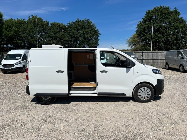Citroen Dispatch MWB L2H1 Low Roof Enterprise 3100 Air Con Nav Sens 9