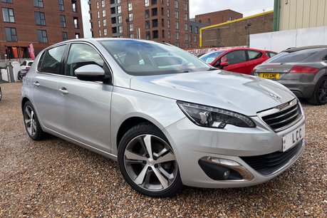 Peugeot 308 PURETECH ALLURE LAST OWNER SINCE 2017..7 SERVICES..SAT NAV.. £35 TAX..