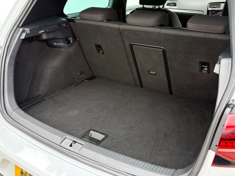 Volkswagen Golf 2.0 Golf GTi Performance TSi Semi-Auto 3dr 27