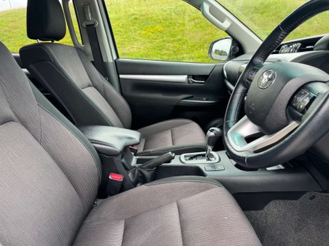 Toyota Hilux 2.4 HI-Luxury Invincible D-4D 4WD Double Cab Auto 4WD 5dr 6