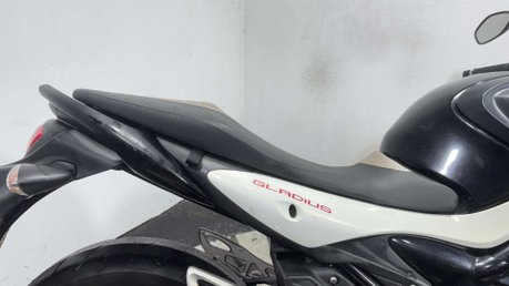 Suzuki Gladius 650 2012, 54K, 650CC RUNNING NAKED, SPARES/REPAIR/PROJECT 27