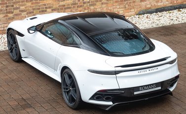 Aston Martin DBS Superleggera 9