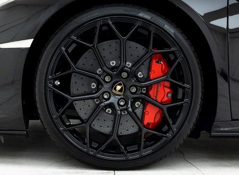 Lamborghini Huracan LP640-4 EVO 8