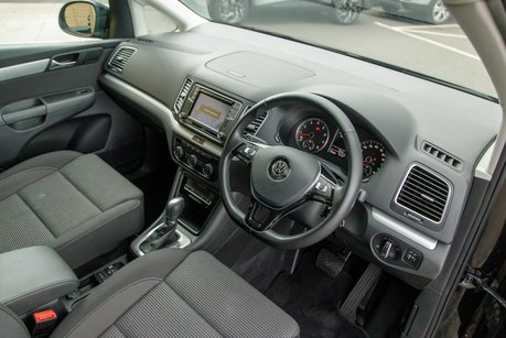 Volkswagen Sharan SE NAVIGATION TSI DSG