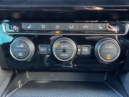 Volkswagen Passat 1.5 Passat R-Line TSi Evo 5dr 53