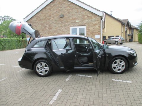 Vauxhall Insignia 1.6 CDTi ecoFLEX Design Sports Tourer Euro 6 (s/s) 5dr 9