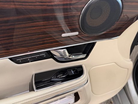 Jaguar XJ 3.0d V6 Portfolio Auto Euro 5 4dr 38