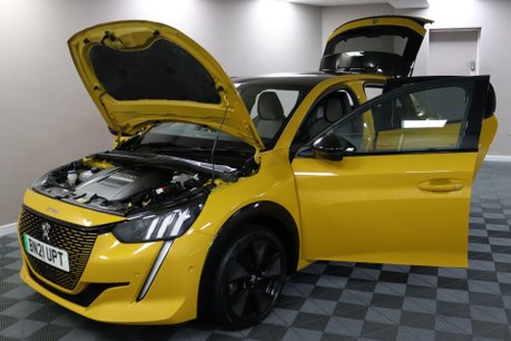 Peugeot e-208 GT PREMIUM 17