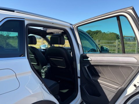 Volkswagen Tiguan 2.0 TDI R-Line DSG 4Motion Euro 6 (s/s) 5dr 16