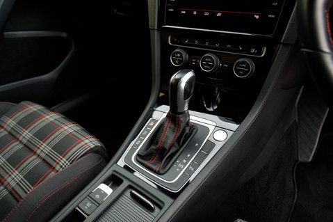 Volkswagen Golf GTI PERFORMANCE TSI DSG 37