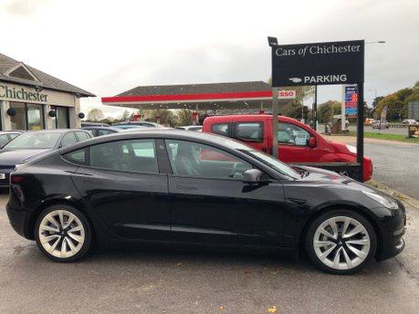 Tesla Model 3 LONG RANGE AWD 45,000m black vegan leather, 19 inch alloys 3
