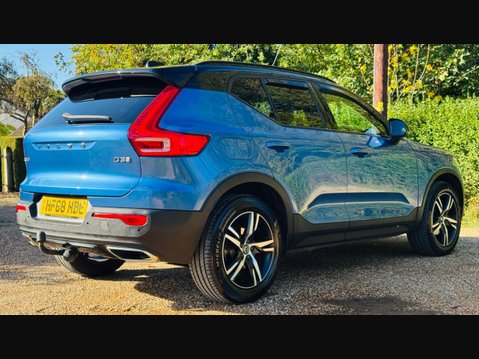 Volvo XC40 2.0 D3 R-Design SUV 5dr Diesel Auto Euro 6 (s/s) (150 ps) 5