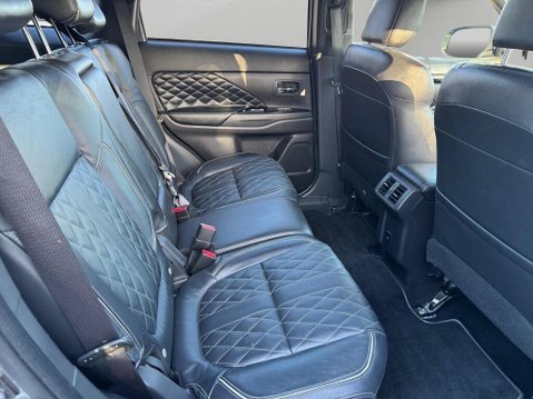 Mitsubishi Outlander 2.4h TwinMotor 13.8kWh Exceed Safety CVT 4WD Euro 6 (s/s) 5dr 42