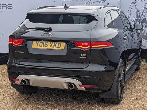 Jaguar F-Pace V6 FIRST EDITION AWD 9
