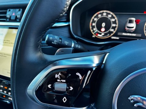 Jaguar F-Pace R-DYNAMIC HSE BLACK 91