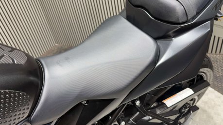 Suzuki GSR750 2013 ONLY 9K STUNNING EXAMPLE LONG MOT NAKED 750CC 25