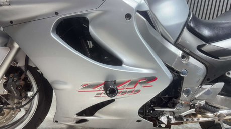 Kawasaki ZZR 2003 ONLY 24K TOURER PROJECT BIKE SPARES OR REPAIR 1200CC 11