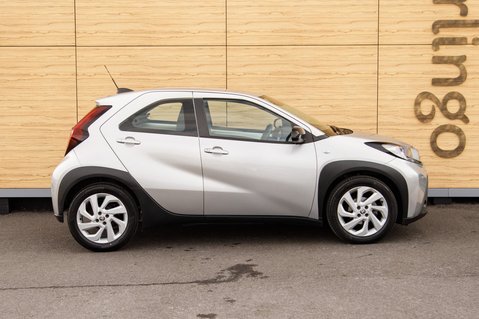 Toyota Aygo X VVT-I PURE 8