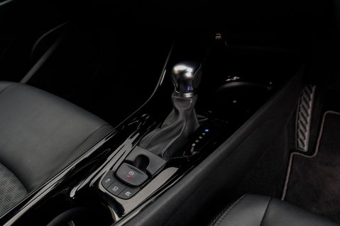 Toyota C-HR DESIGN 31