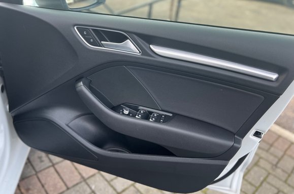 Audi A3 1.6 TDI SPORT AUTOMATIC 16