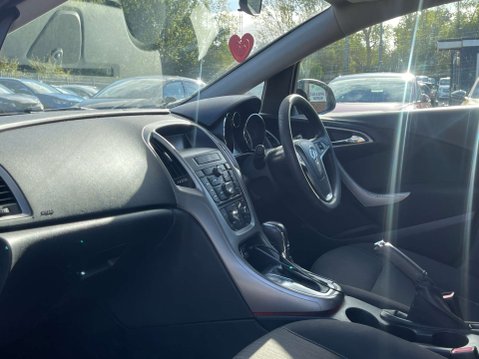 Vauxhall Astra 1.6 Astra Exclusive Auto 5dr 9