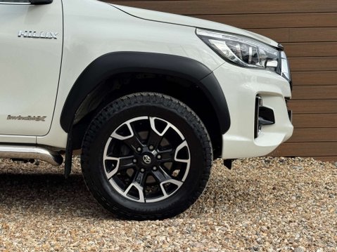 Toyota Hilux 2.4 HI-Luxury Invincible X D-4D 4WD Double Cab Auto 4WD 5dr 12