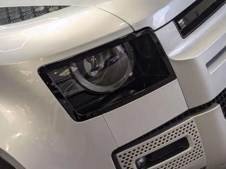 Land Rover Defender 3.0 Defender SE D MHEV Auto 4WD 5dr 28