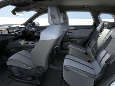 New Grandland Ultimate 1.2 145PS Hybrid e-DCT6 Dual Clutch Fixed Roof from £389 Deposit followed by 23 x £389 on PCH 5