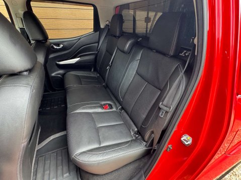 Nissan Navara 2.3 Navara Tekna dCi 4WD 5dr 32